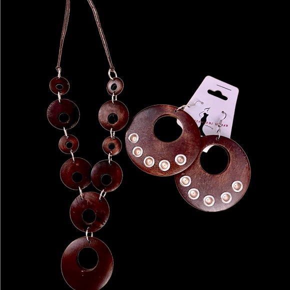 WOODEN STYLE NECKLACE AND EARRING SET- NWT - Picture 2 of 6